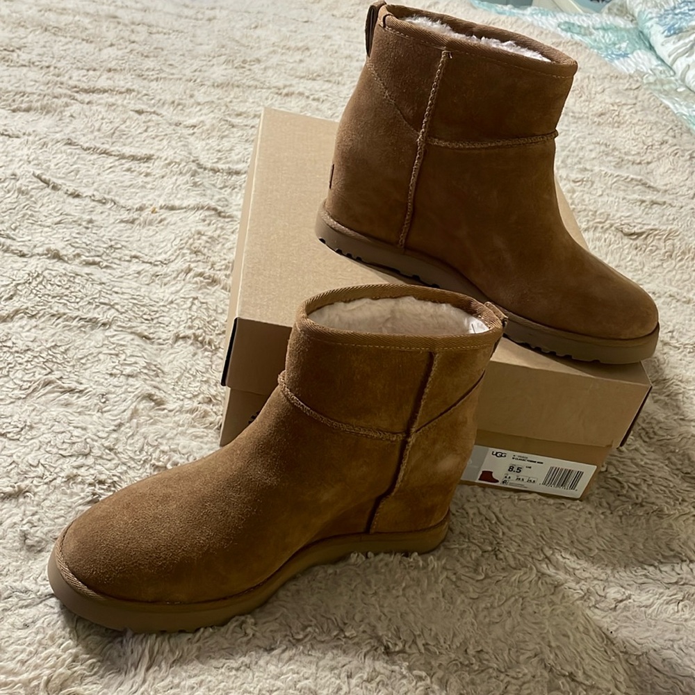 UGG Classic Femme Mini Boot Hidden Wedge Suede Women’s Size 8.5